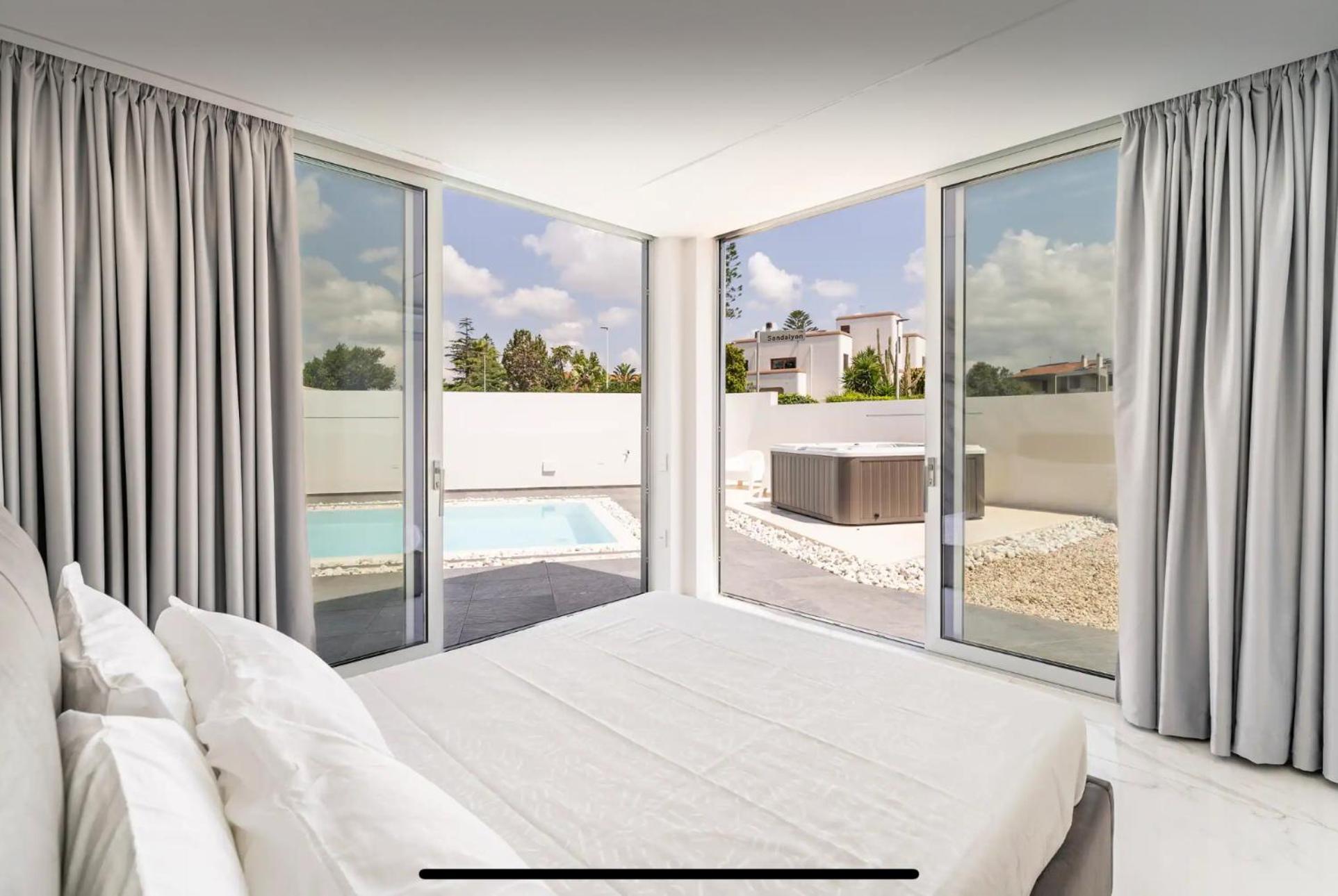 Leonida'S Room Pool And Jacuzzi Quartu SantʼElena Εξωτερικό φωτογραφία