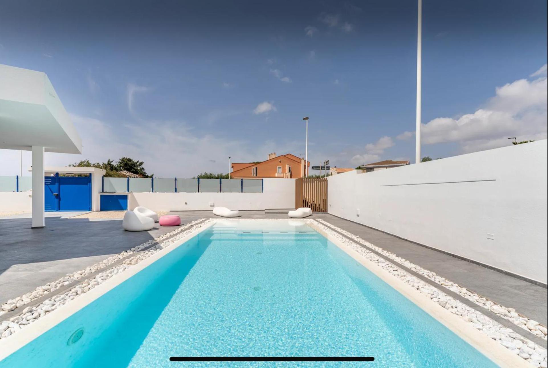 Leonida'S Room Pool And Jacuzzi Quartu SantʼElena Εξωτερικό φωτογραφία